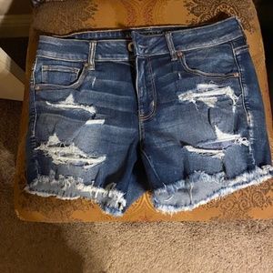 Woman's Distressed denim shorts